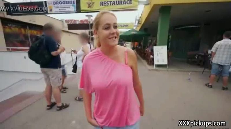 Cutie amateur european slut seduces tourist dor a street blowjob 32